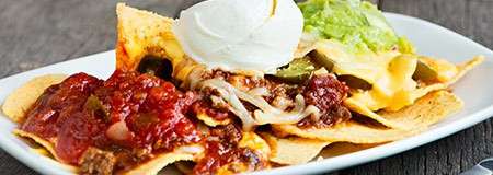 Nachos with chilli, cheese, salsa and sour cream