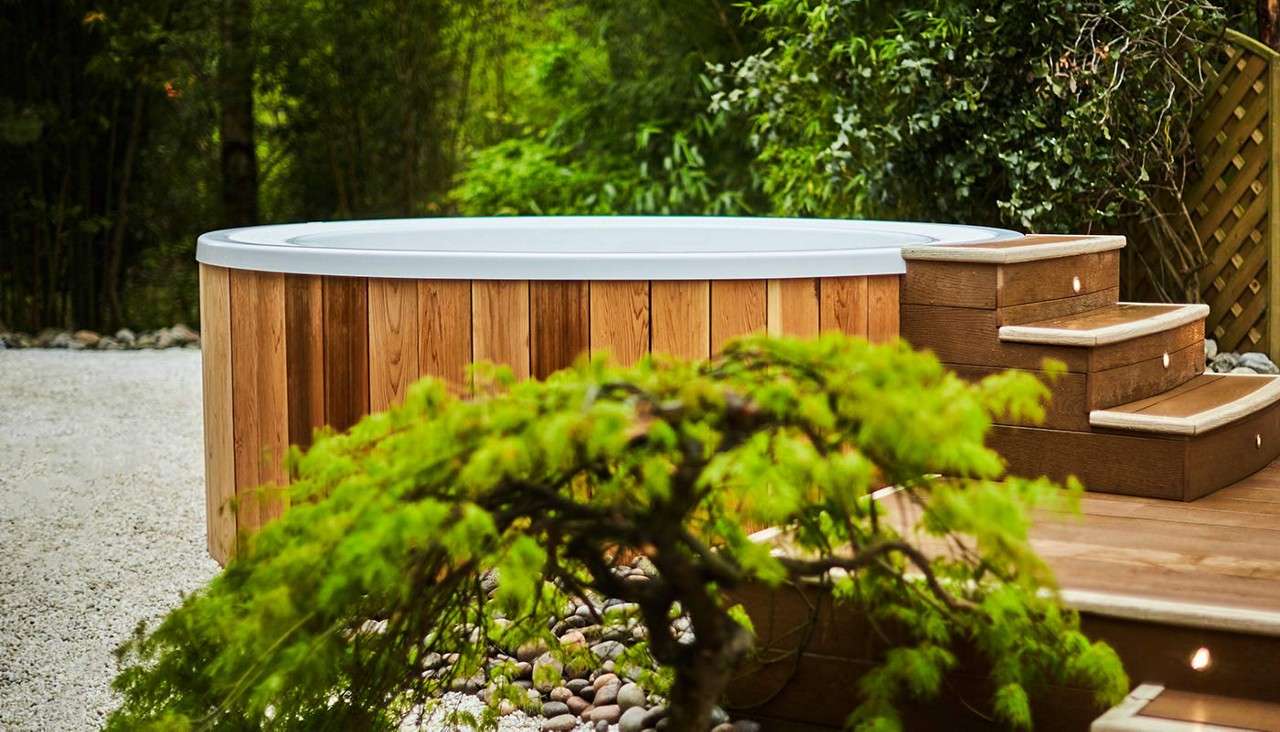 Outdoor hot tub at Aqua Sana Forest Spa